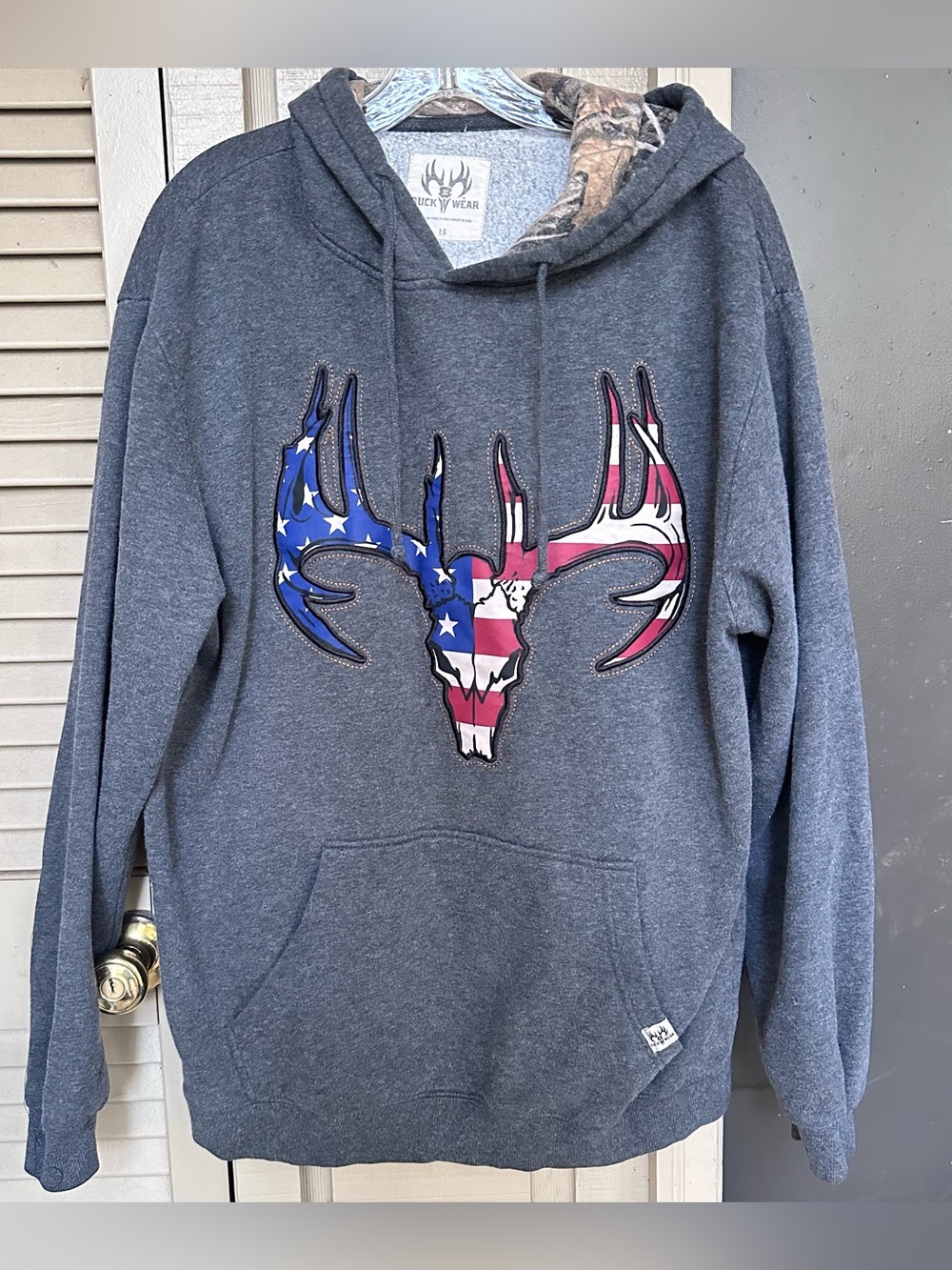 Men’s Buck Wear Hoodie Size Large